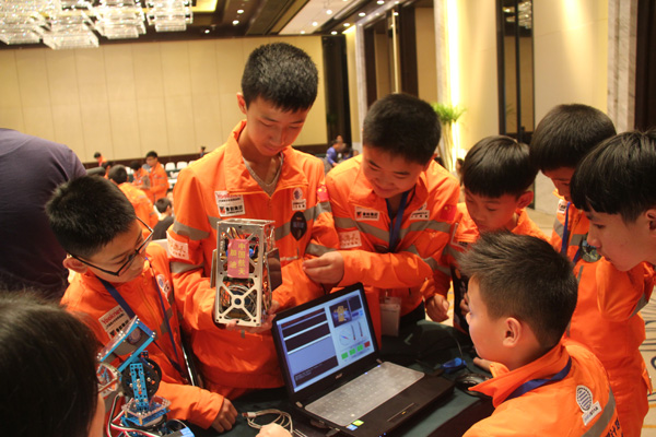 东莞两学生成功制造“卫星”   该“卫星”计划于今年上半年发射升空