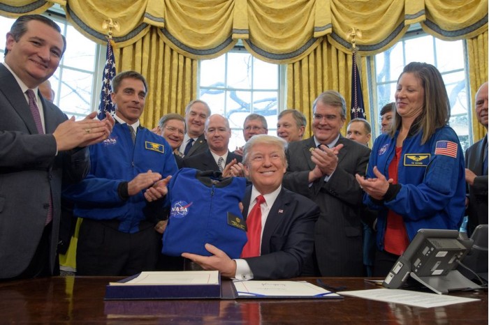 特朗普签法案欲２０３３年送人去火星