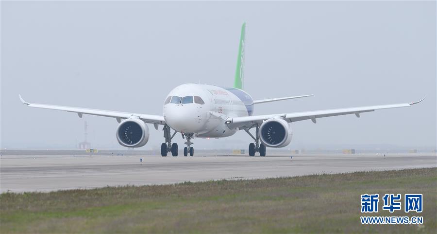 综述：Ｃ９１９首飞成功　“中国制造”迈向更强
