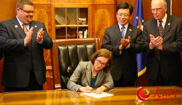 美俄勒冈州州长签署决议案支持加强对华经贸关系