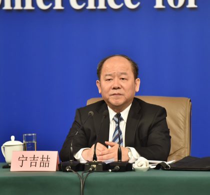 （两会·速递）国家发改委副主任宁吉喆：中国将出硬措施改善外商投资环境　