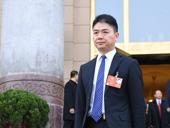 （两会·人物）从CEO到“村长”：刘强东委员的扶贫情怀