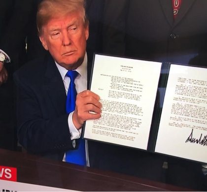 （经济）特朗普签署备忘录将对中国商品大规模征收关税
