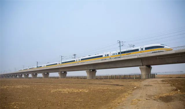 中国开展首次“智能高铁”综合试验