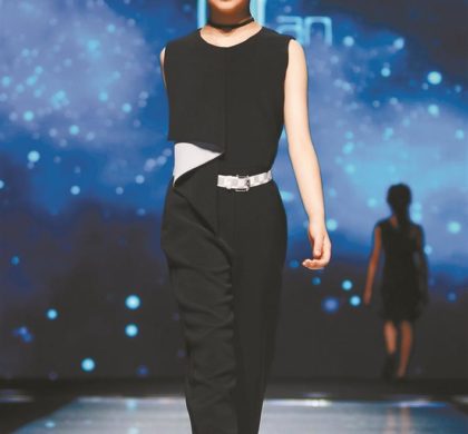 深圳9岁时装设计师发布新作 亲自上台走秀