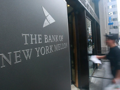 NEW YORK - JUNE 09:  Bank of New York Mellon Corp. headquarters are seen June 9, 2009 in New York City. Bank of New York Mellon Corp. is one of ten lenders that won U.S. Treasury approval to pay back $68 billion in funds from the Troubled Asset Relief Program (TARP).  (Photo by Mario Tama/Getty Images)