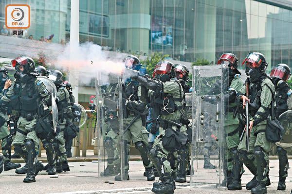 香港法律专家：警察向袭警暴徒开枪正当合法