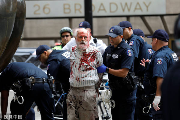 纽约警方一日内逮捕近百名示威者