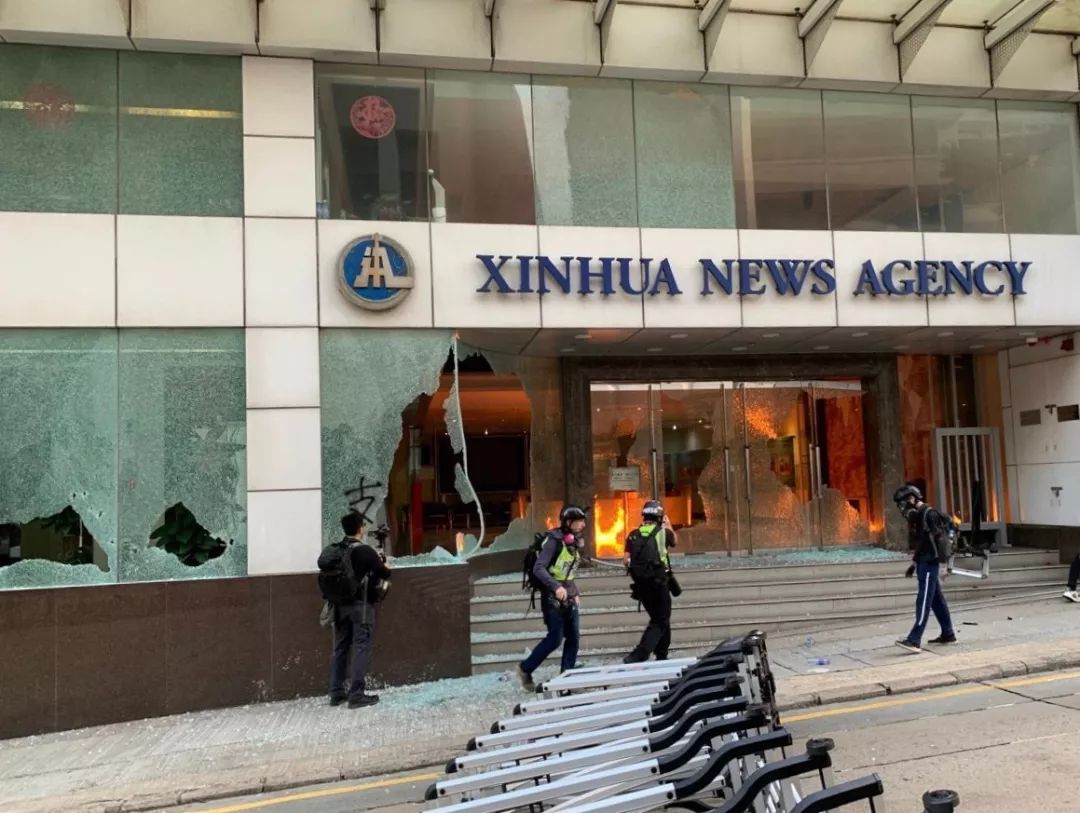新华社强烈谴责暴徒打砸新华社亚太总分社办公楼的野蛮行径