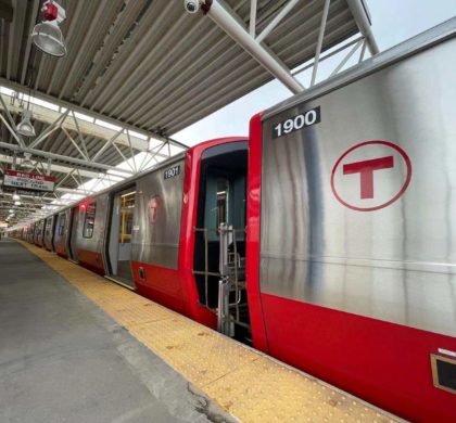 波士顿地铁红线正式上线运营“中车制造”车辆