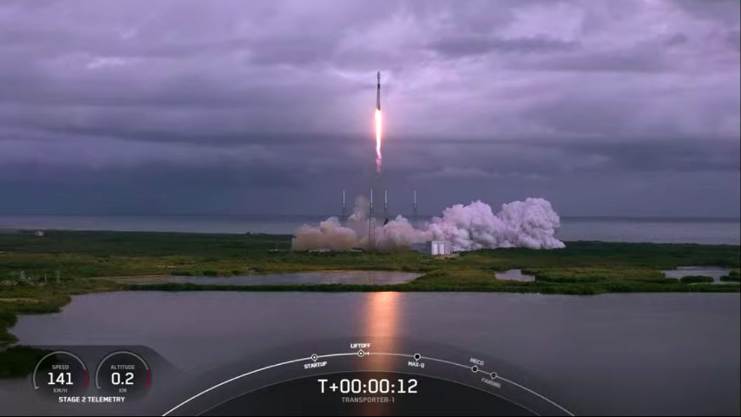 ﻿SpaceX“运输者1号”发射成功 143颗卫星被送入太空