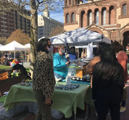 波士顿露天市场从5月至11月的每周六在科普利广场举行