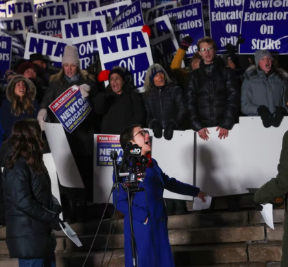 马萨诸塞州牛顿市公立学校因教师罢工而关闭