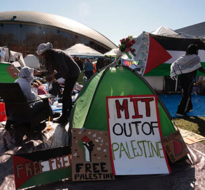 麻省理工学院校长表示校园内的亲巴勒斯坦营地需要逐渐减少 学生示威者上周日建立了营地