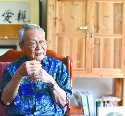 89岁老翁朱伟明：早年离乡游列国 晚归故里传客学