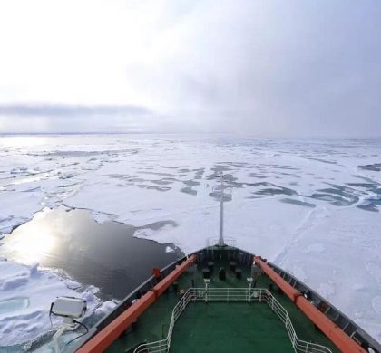 通讯：探路“冰上丝绸之路”——记中国科考队穿越北冰洋中央航道