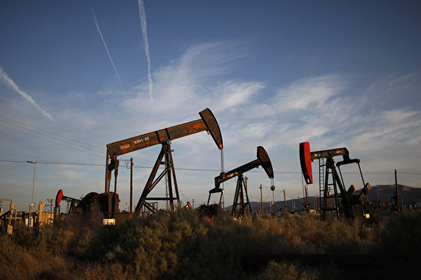 MCKITTRICK, CA - MARCH 23:  Pump jacks and wells are seen in an oil field on the Monterey Shale formation where gas and oil extraction using hydraulic fracturing, or fracking, is on the verge of a boom on March 23, 2014 near McKittrick, California. Critics of fracking in California cite concerns over water usage and possible chemical pollution of ground water sources as California farmers are forced to leave unprecedented expanses of fields fallow in one of the worst droughts in California history. Concerns also include the possibility of earthquakes triggered by the fracking process which injects water, sand and various chemicals under high pressure into the ground to break the rock to release oil and gas for extraction though a well. The 800-mile-long San Andreas Fault runs north and south on the western side of the Monterey Formation in the Central Valley and is thought to be the most dangerous fault in the nation. Proponents of the fracking boom saying that the expansion of petroleum extraction is good for the economy and security by developing more domestic energy sources and increasing gas and oil exports.   (Photo by David McNew/Getty Images)