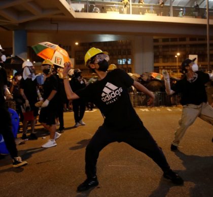 特写：暴力冲突不断让香港商户苦不堪言