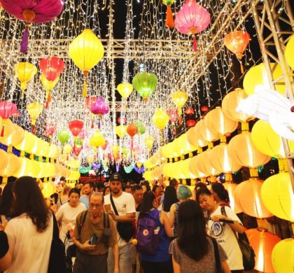 香港多彩中秋节：观彩灯、品月饼、舞火龙