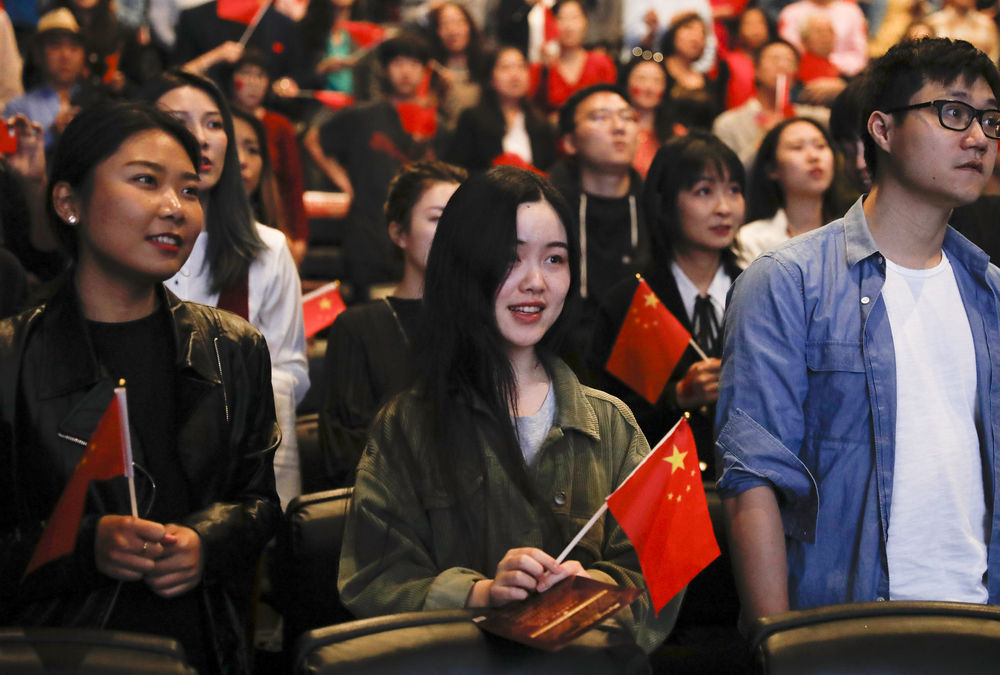 通讯：两代华人心声：华人地位随着中国发展而提升