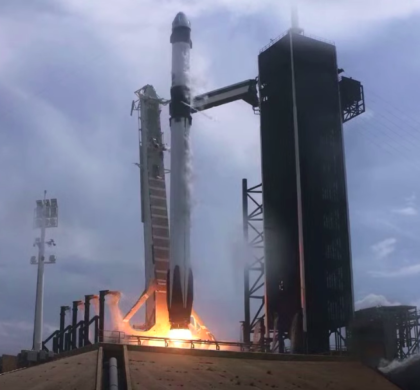 ﻿SpaceX载人火箭成功发射 开启商业太空旅行新纪元