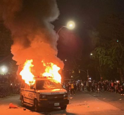 ﻿投掷砖块焚烧警车 纽约200抗议者被捕