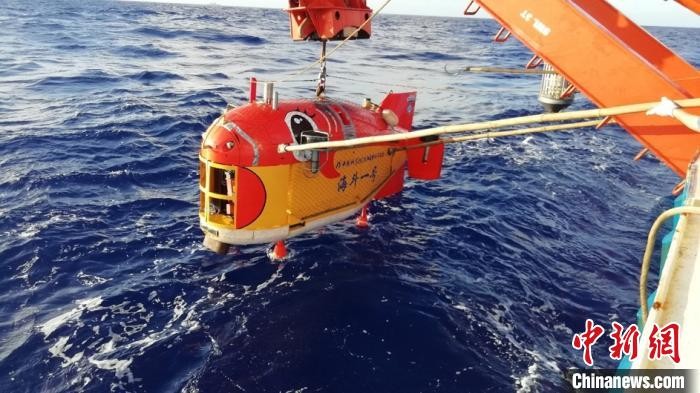 ﻿中国自主研发“海斗一号”全海深潜水器成功进行万米海试