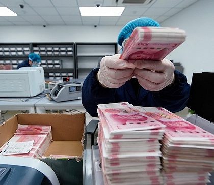 中国央行报告：更多外贸企业选择人民币进行跨境收付