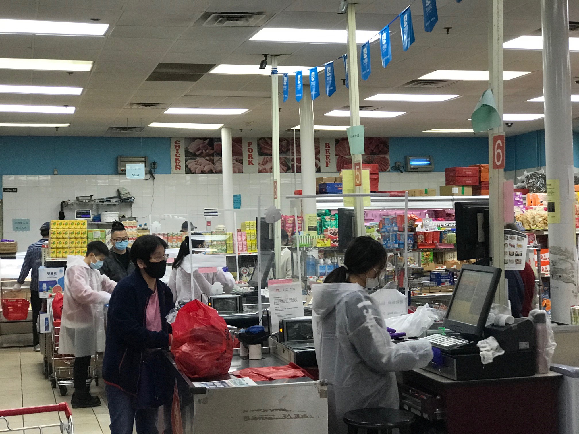 波士顿唐人街华人超市老板：“希望中国留学生早点回来！”