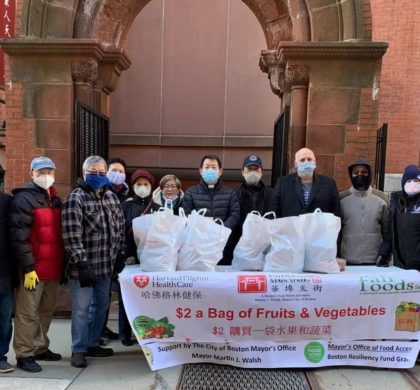 千余位波士顿华埠居民享受食物援助   “2美元购买一袋水果蔬菜”深入推进