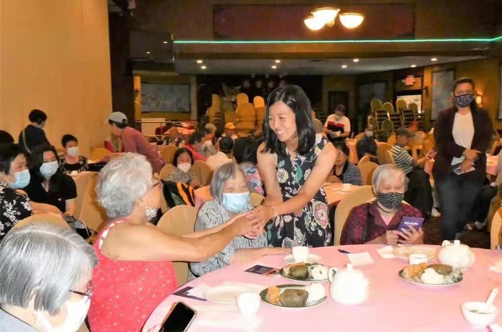 台山联谊会举办唐人街父亲节活动 市议员市长候选人吴弭出席并拉票