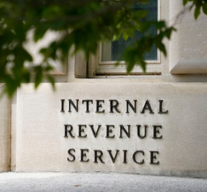 美国国税局停止对家庭和企业进行突击查访