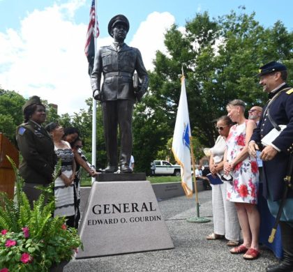 波士顿市长为爱德华·古尔丁将军非裔美国退伍军人纪念公园剪彩