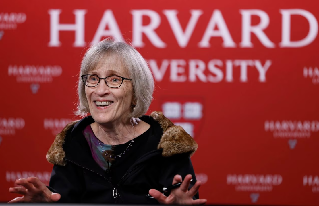 哈佛大学教授克劳迪娅·戈尔丁因增进对工作场所性别差距的理解而获得诺贝尔经济学奖