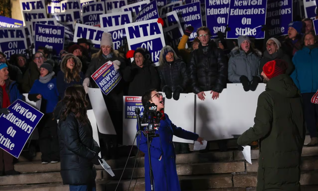 马萨诸塞州牛顿市公立学校因教师罢工而关闭