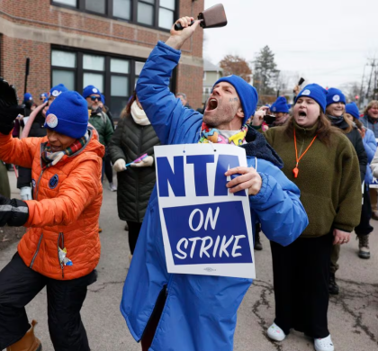 希利州长呼吁第三方帮助结束牛顿教师罢工 由于非法停工牛顿校区第11个教学日仍关闭