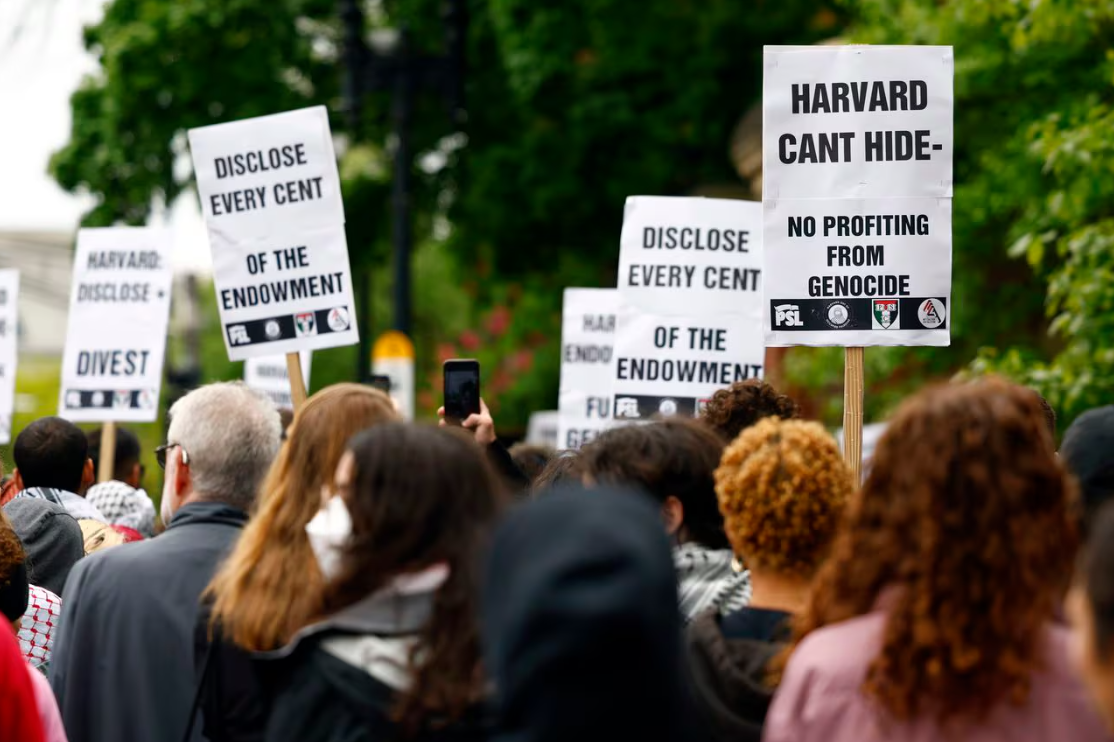哈佛大学学生游行  要求取消对营地抗议者的纪律处分