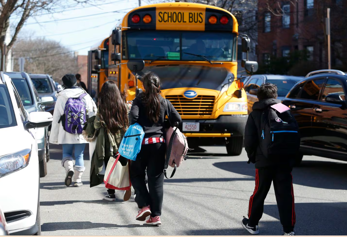 “令人心碎”：新报告发现，225,000 名马萨诸塞州学生就读于不达标准的种族隔离学校